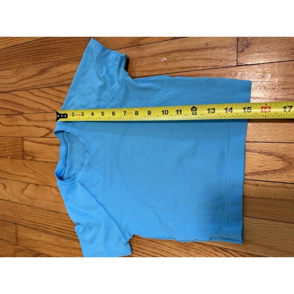 Lululemon Swiftly Tech Cropped Short-Sleeve Shirt 2.0 in Blue Size 2